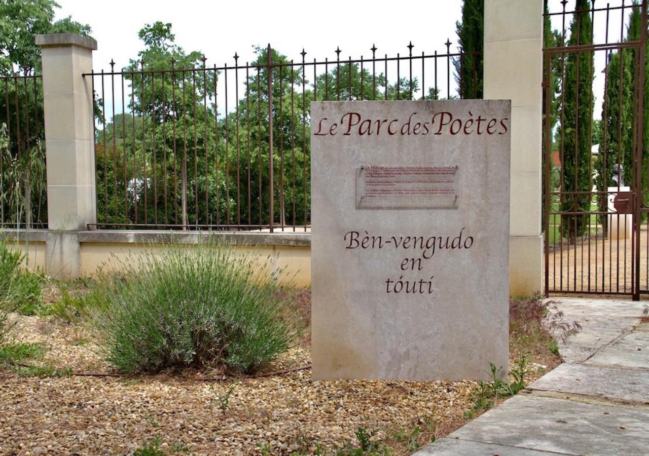 Agreable Maison De Ville Eyragues エクステリア 写真
